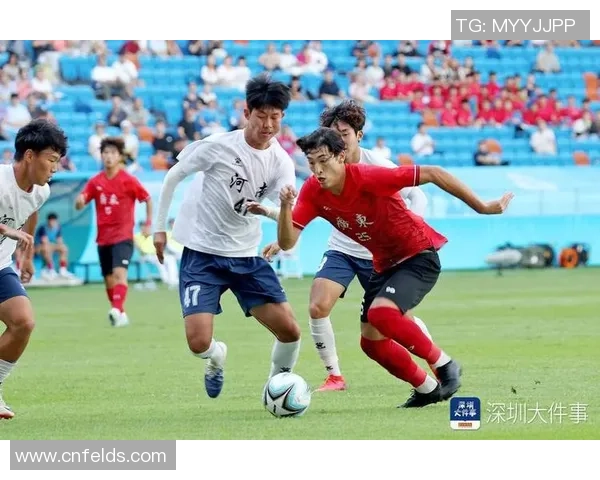 退役足球明星齐聚深圳激情对决足球赛精彩上演